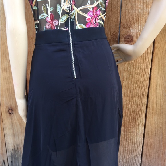 Elegant  Embroidered Romper size L and M - Picture 7 of 8